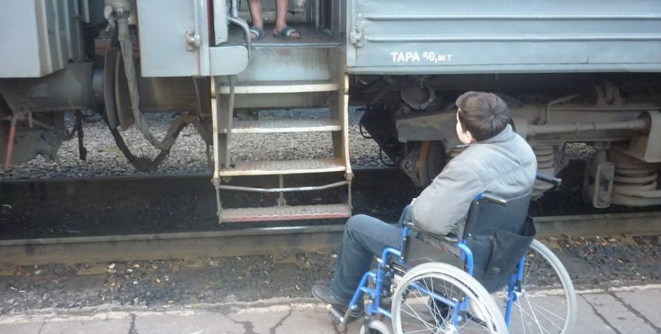 Ржд инвалидность. Поезд для инвалидов. Поезд для инвалидов колясочников. Вагон для инвалидов в поезде. Вагон для маломобильных пассажиров.