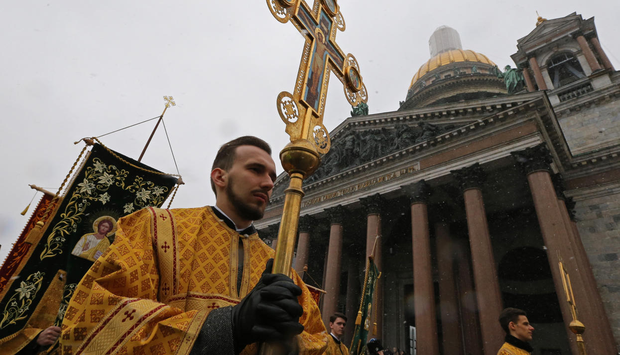 Крестный ход в поддержку передачи Исаакиевского собора РПЦ. Крестный ход в Петербурге в РПЦ за Исаакиевский собор. Крестный ход в Исаакиевском соборе. Исаакиевский собор передача РПЦ.