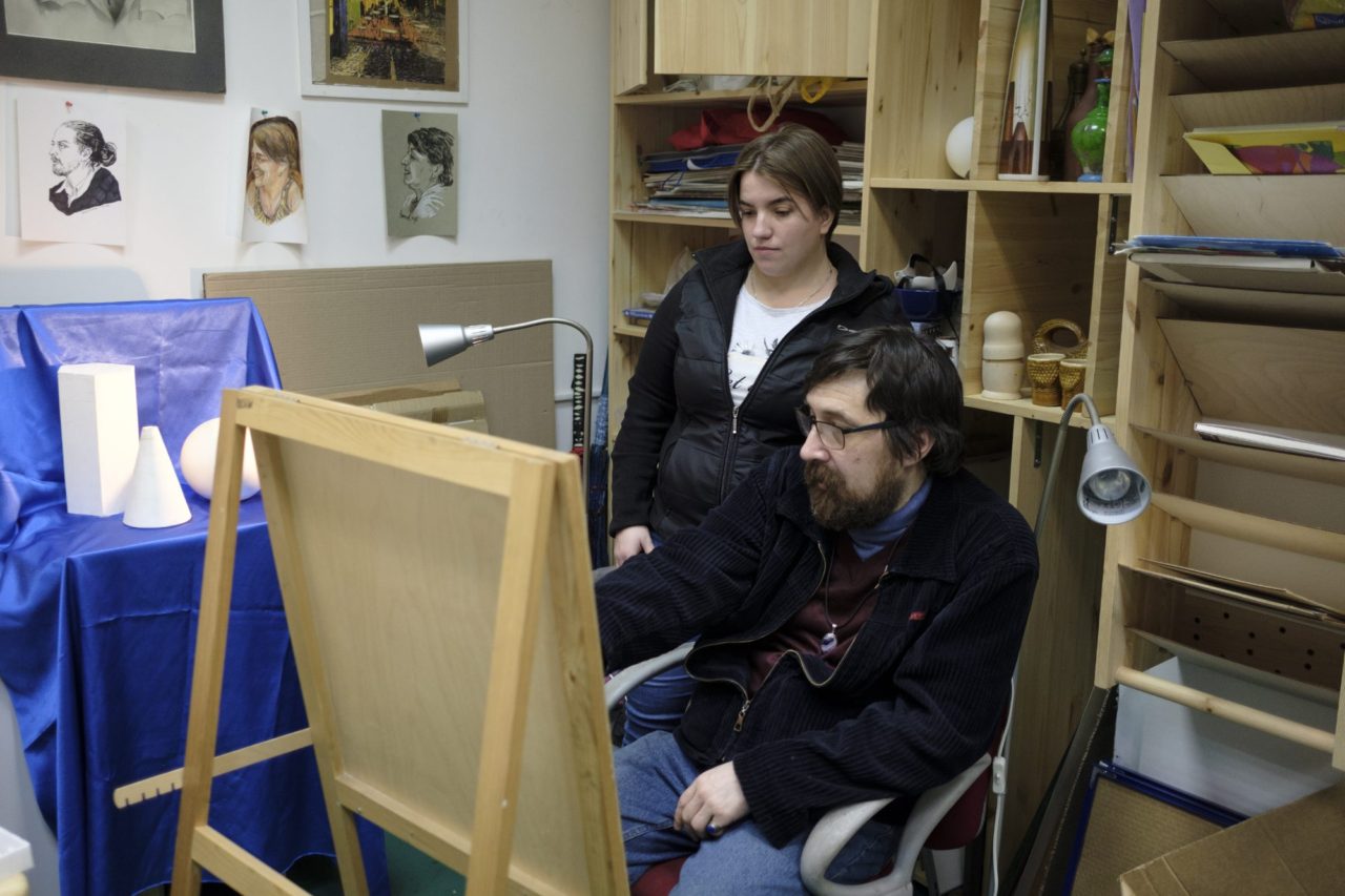 Руководитель художественной студии. Изостудия для детей. Руководитель художественной студии. Мастер-класс по рисованию для детей. Студия рисования для дошкольников.