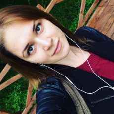Анна Попова
