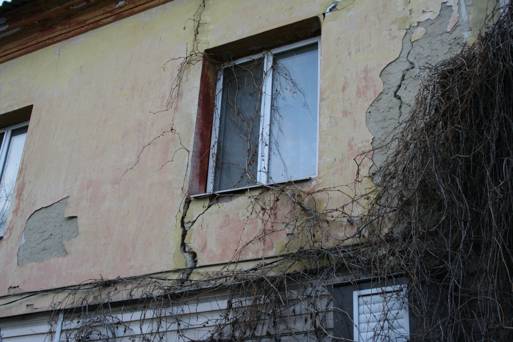 В Белгороде обвалился потолок в аварийном доме, который отказались  расселить местные власти | Такие дела Такие дела