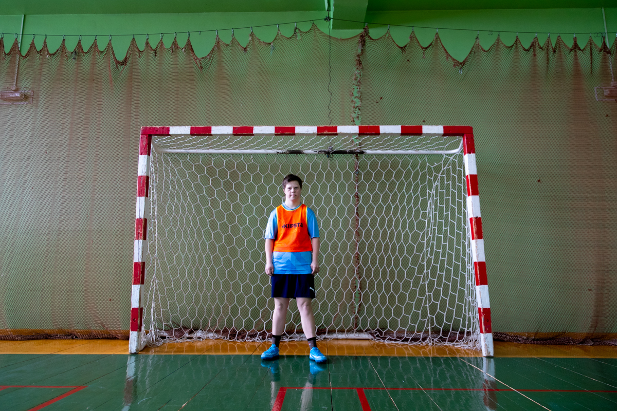 Катя Крохина, футболистка с синдромом Дауна, на тренировке в Глазове