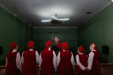 Песня затихает