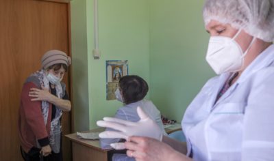 Привиться и заболеть: почему вакцинированные заражаются коронавирусом