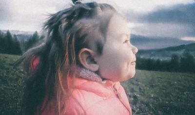 Обычная девочка на коляске