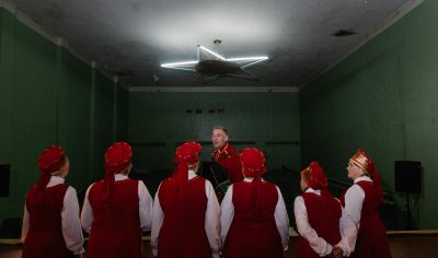 Песня затихает