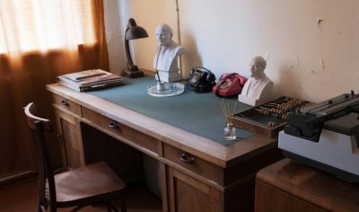 «Не жизнь, а сказка». Как домашний арест превратился из привилегии в электронную тюрьму